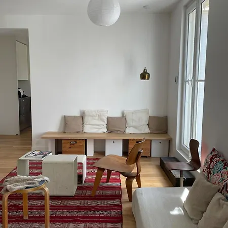 Parisian With Balcony Canal St Martin Appartement *