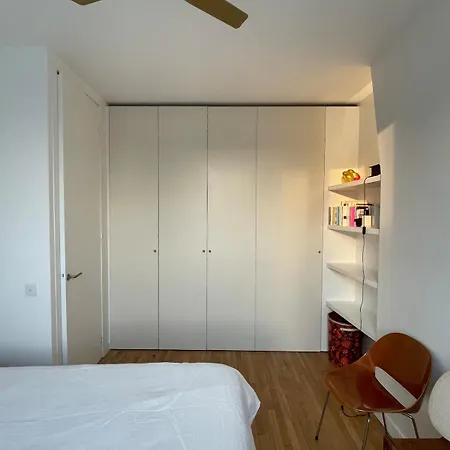 Parisian With Balcony Canal St Martin Appartement Parijs