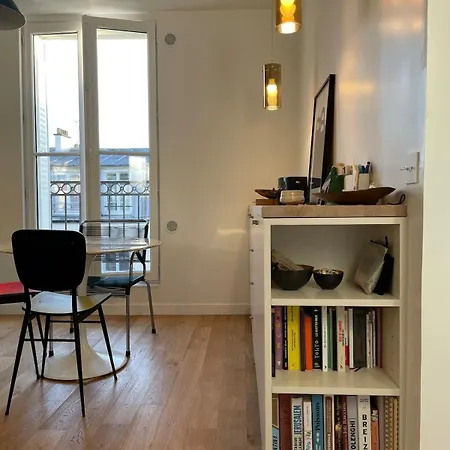 Parisian With Balcony Canal St Martin Appartement *